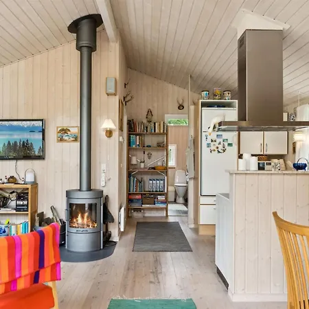 Aimy - 50m From The Sea By Interhome بيت للعطل Yderby