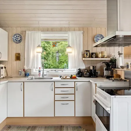 Aimy - 50m From The Sea By Interhome